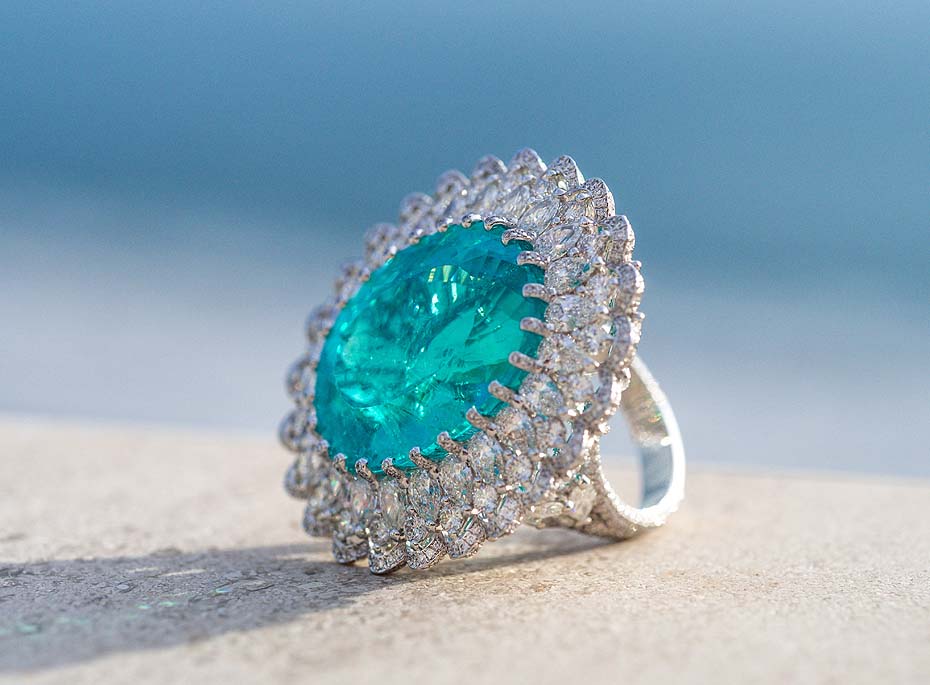 Chopard ring in white gold from the 2015 Haute Joaillerie